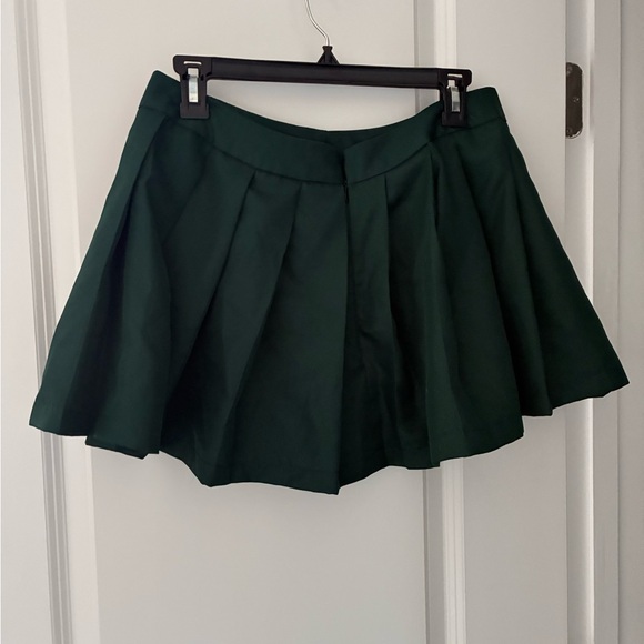 Pleated Green Women's Skirt - Picture 2 of 2